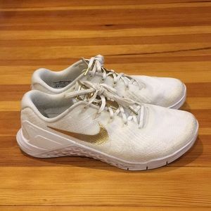 Women’s Nike Training// Size: 7